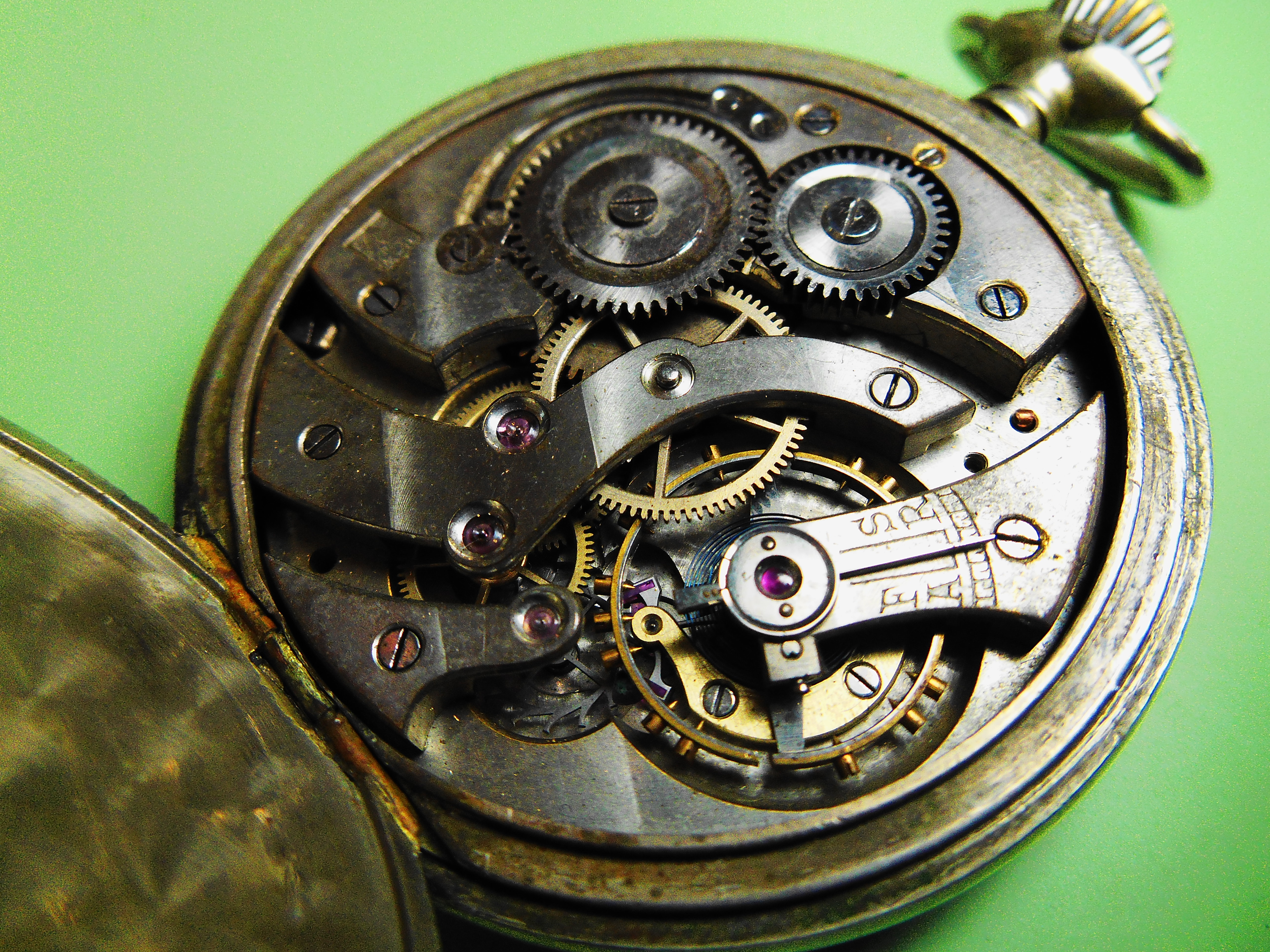 Определить модель часов. Hy Moser часы механизм 1080. Часы Hy Moser&ce Swiss Movement. Часы Омега заводной вал. Moser Chronograph Pocket.
